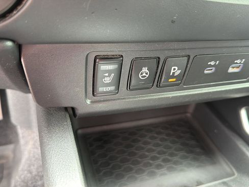 Used 2022 Nissan Frontier SV AWD/4WD image 26