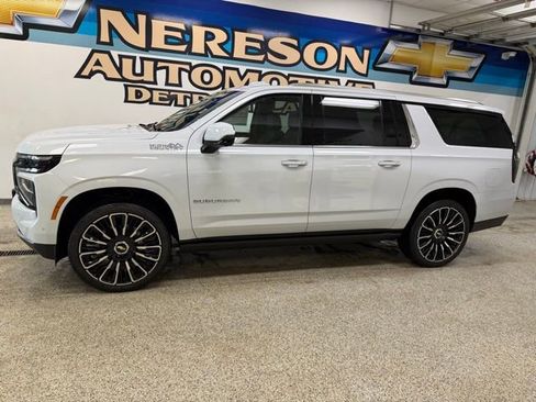 New 2026 Chevrolet Suburban High Country AWD/4WD image 2