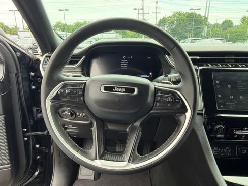 Used 2024 Jeep Grand Cherokee Laredo AWD/4WD image 23