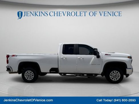 Used 2025 Chevrolet Silverado 2500 LT w/ Convenience Package AWD/4WD image 3