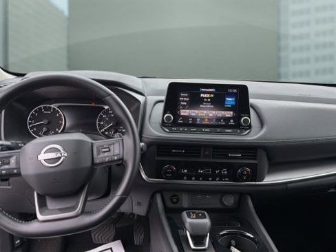 Used 2025 Nissan Rogue SV AWD/4WD image 20