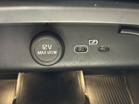 Used 2025 Volvo XC40 B5 Ultra w/ Climate Package image 33