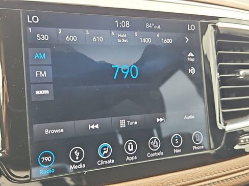 Used 2018 Chrysler Pacifica Limited w/ Advanced Safetytec Group FWD image 23