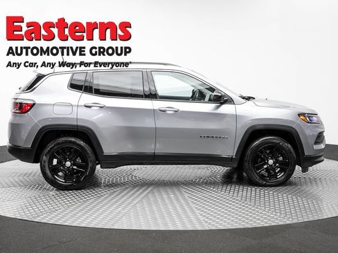 Used 2022 Jeep Compass Latitude w/ Sun and Sound Group AWD/4WD image 4