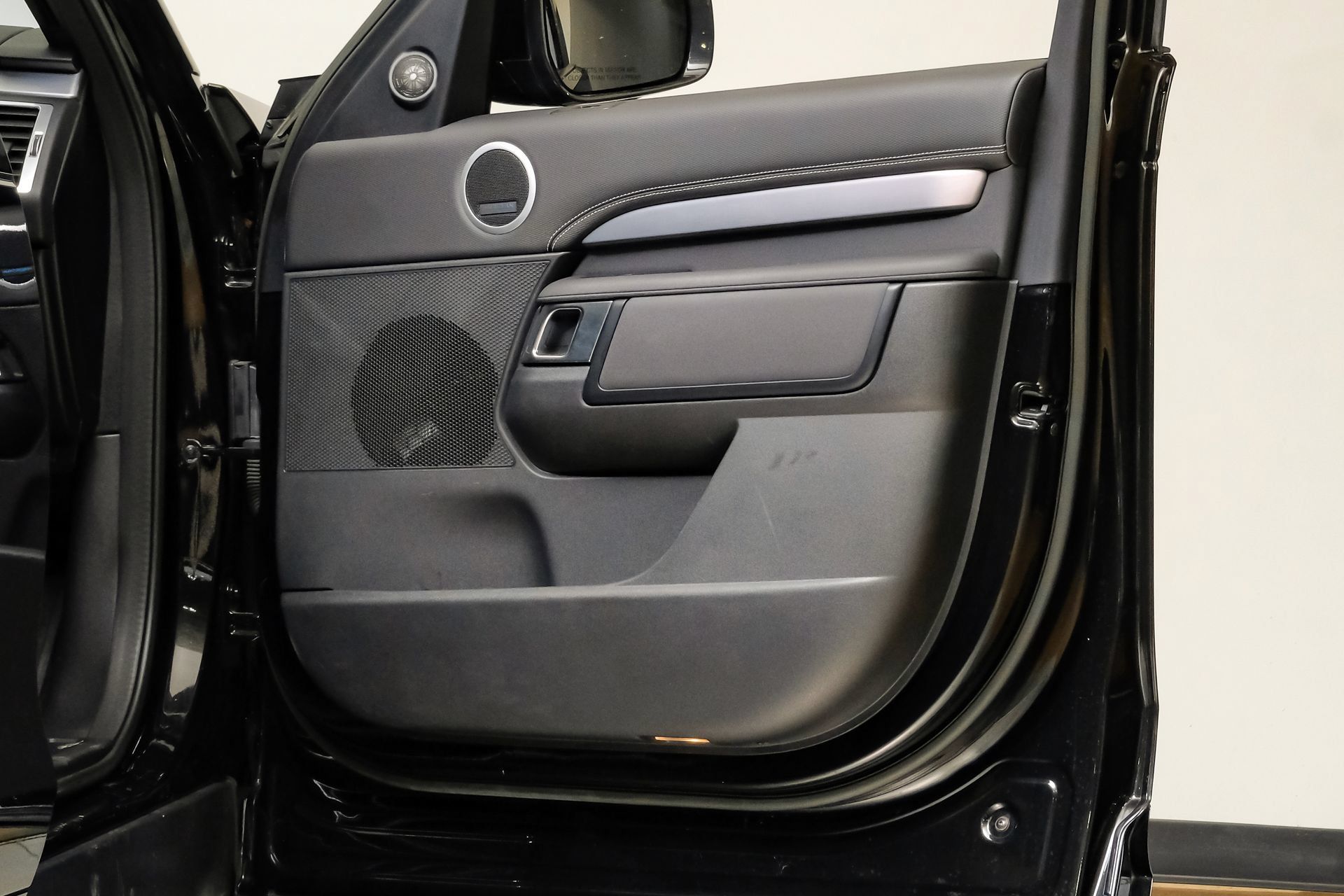 Used 2023 Land Rover Discovery S R-Dynamic AWD/4WD image 48