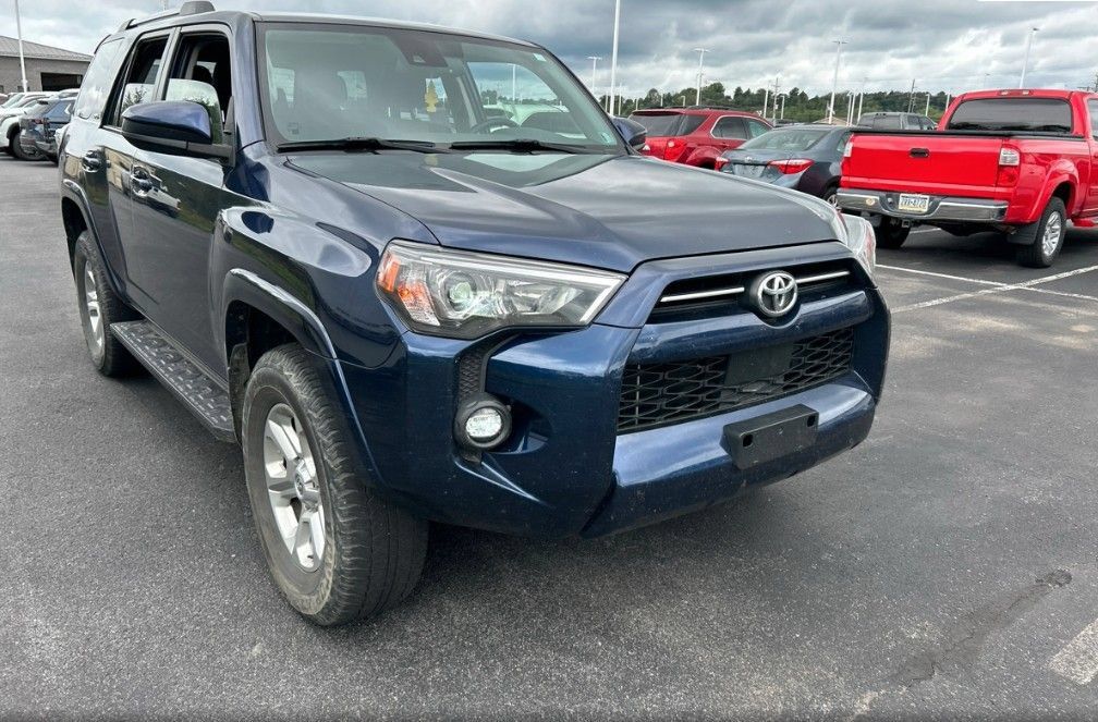 Used 2023 Toyota 4Runner SR5 AWD/4WD image 3