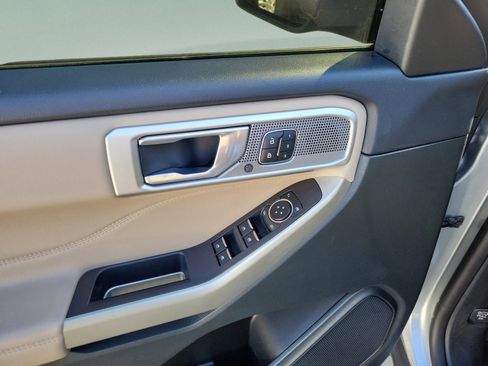 Used 2023 Ford Explorer Limited w/ Equipment Group 301A image 7