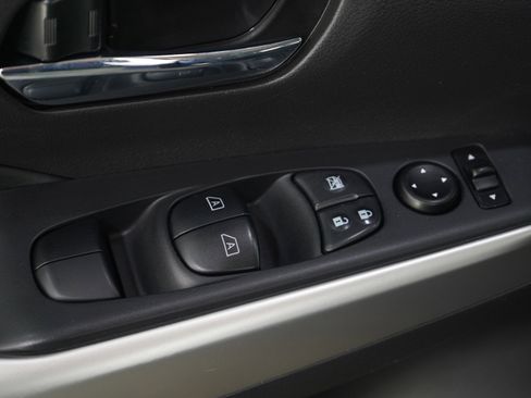 Used 2020 Nissan Kicks SR w/ SR Premium Package FWD image 20