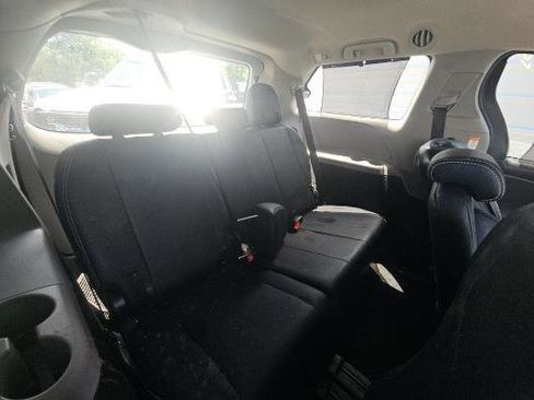 Used 2017 Toyota Sienna SE FWD image 12