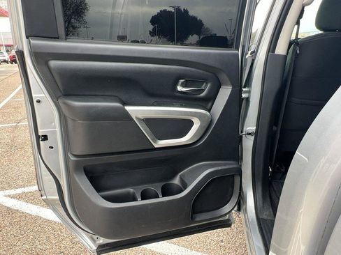 Used 2017 Nissan Titan SV image 28