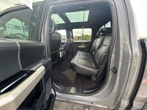 Used 2018 Ford F150 Lariat w/ Equipment Group 502A Luxury AWD/4WD image 5
