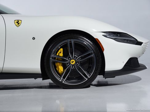 Used 2024 Ferrari Roma image 10