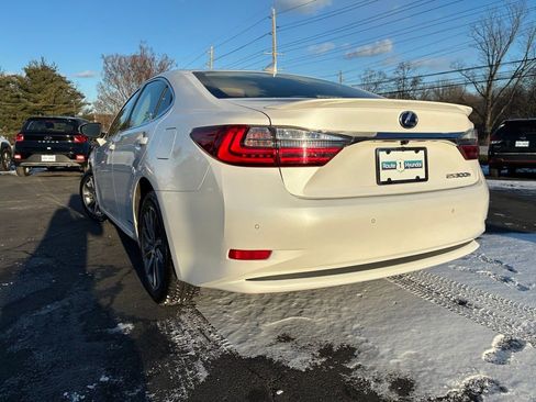 Used 2018 Lexus ES 300h image 53