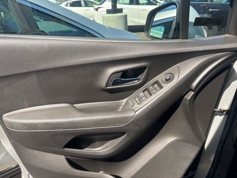 Used 2016 Chevrolet Trax LS image 9