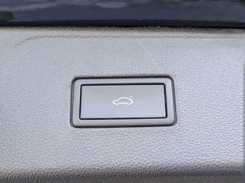 Used 2022 Volkswagen Atlas SEL Premium image 15