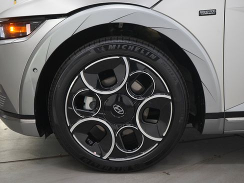 Certified 2024 Hyundai Ioniq 5 Limited AWD/4WD image 31
