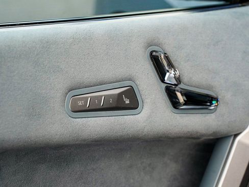 Used 2025 BMW iX M60 image 10