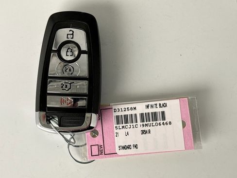 Used 2021 Lincoln Corsair FWD w/ Rear Removable Package Tray image 11