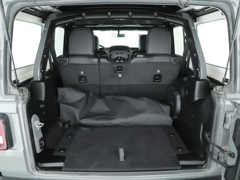 Used 2023 Jeep Wrangler Unlimited Sahara AWD/4WD image 18