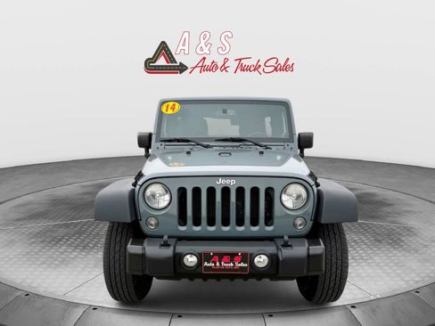 Used 2014 Jeep Wrangler Unlimited Sport w/ Quick Order Package 24S AWD/4WD image 2