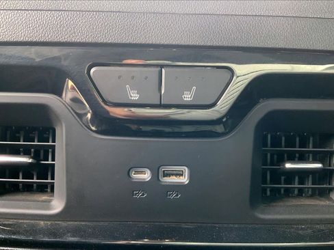 Used 2024 GMC Sierra 1500 AT4 w/ Technology Package image 33