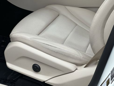Used 2022 Mercedes-Benz GLC 300 4MATIC image 12