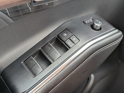 Used 2024 Toyota Highlander Platinum FWD image 16