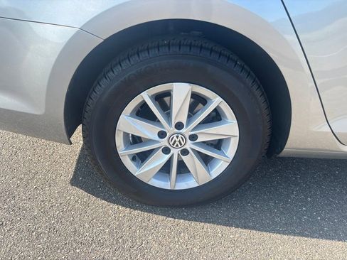 Used 2016 Volkswagen Golf S FWD image 10