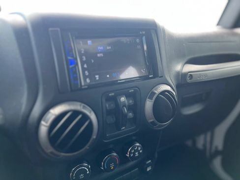 Used 2015 Jeep Wrangler Unlimited Sport w/ Quick Order Package 24S AWD/4WD image 20