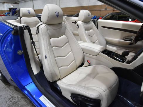 Used 2015 Maserati GranTurismo Convertible RWD image 44