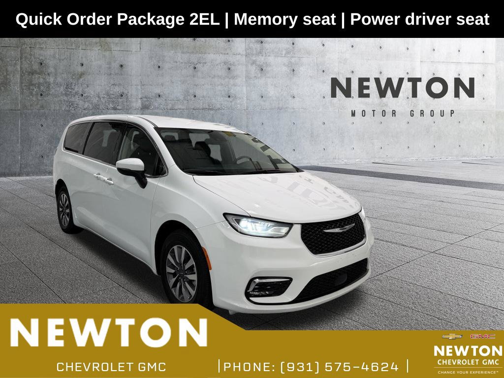Used 2023 Chrysler Pacifica Touring-L FWD image 1