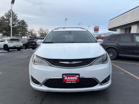 Used 2019 Chrysler Pacifica Touring-L image 14