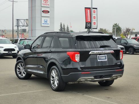 Used 2021 Ford Explorer XLT image 7