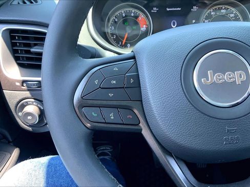Used 2022 Jeep Cherokee Trailhawk w/ Sound & Nav Group AWD/4WD image 24