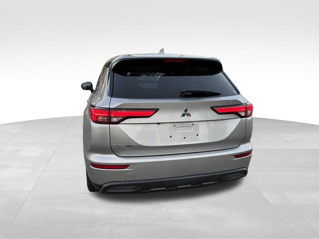 Used 2022 Mitsubishi Outlander ES FWD image 4