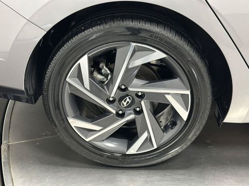 Used 2025 Hyundai Elantra SEL FWD image 16