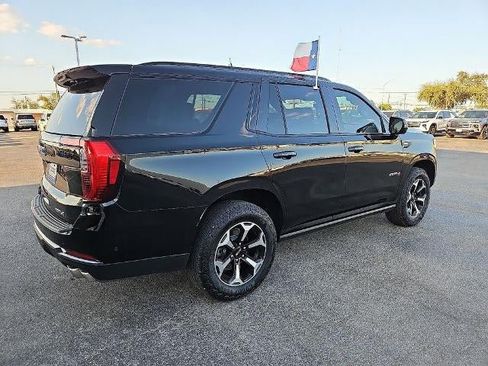 Used 2025 GMC Yukon AT4 w/ AT4 Premium Plus Package AWD/4WD image 8
