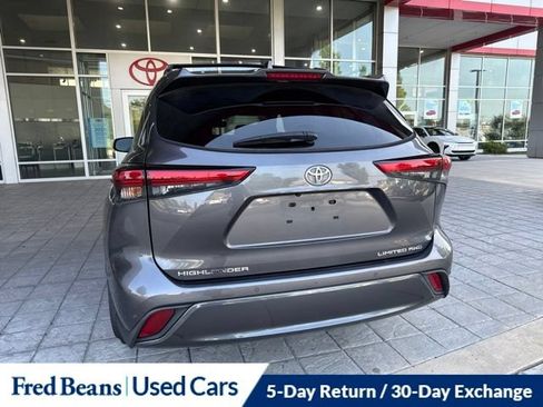 Used 2021 Toyota Highlander Limited AWD/4WD image 10