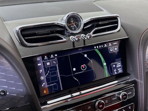 Used 2022 Bentley Bentayga image 18