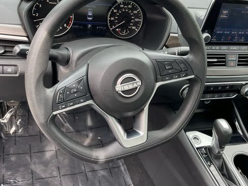 Used 2024 Nissan Altima 2.5 SV FWD image 15