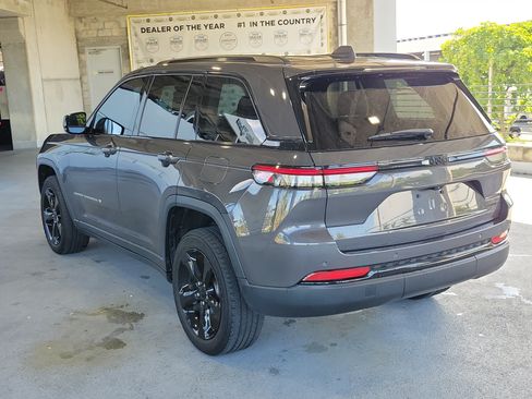 Used 2023 Jeep Grand Cherokee Limited w/ Black Appearance Package RWD image 3