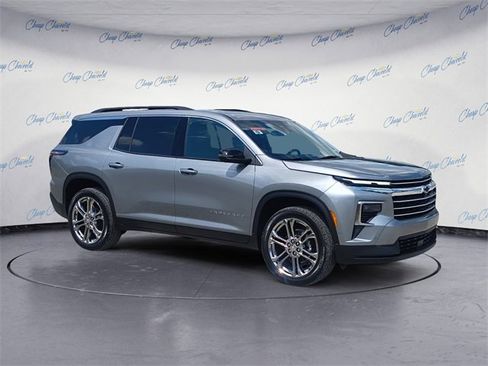 New 2025 Chevrolet Traverse LT w/ Enhanced Driving Package image 7