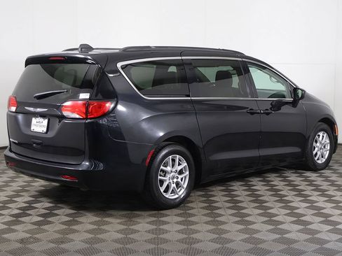 Used 2021 Chrysler Voyager Lxi FWD image 7