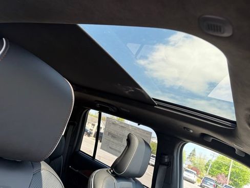 New 2026 Jeep Grand Cherokee Summit AWD/4WD image 32