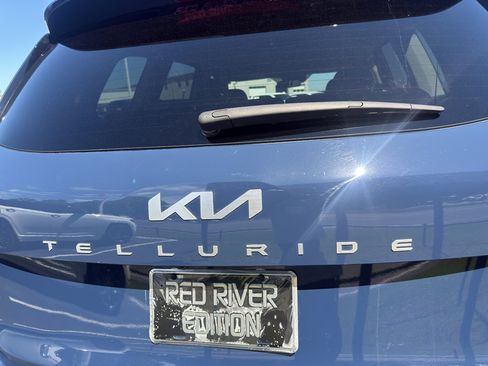 Used 2024 Kia Telluride S FWD image 9