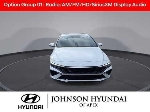 Used 2025 Hyundai Elantra Limited FWD image 3