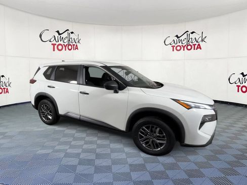 Used 2024 Nissan Rogue S AWD/4WD image 2