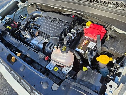 Used 2023 Jeep Renegade Latitude image 17