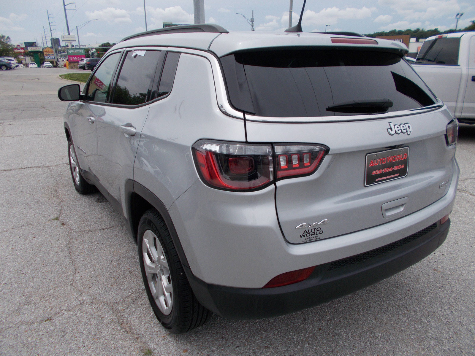 Used 2024 Jeep Compass Latitude AWD/4WD image 7