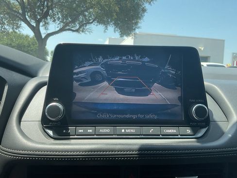 Used 2025 Nissan Rogue SV FWD image 23
